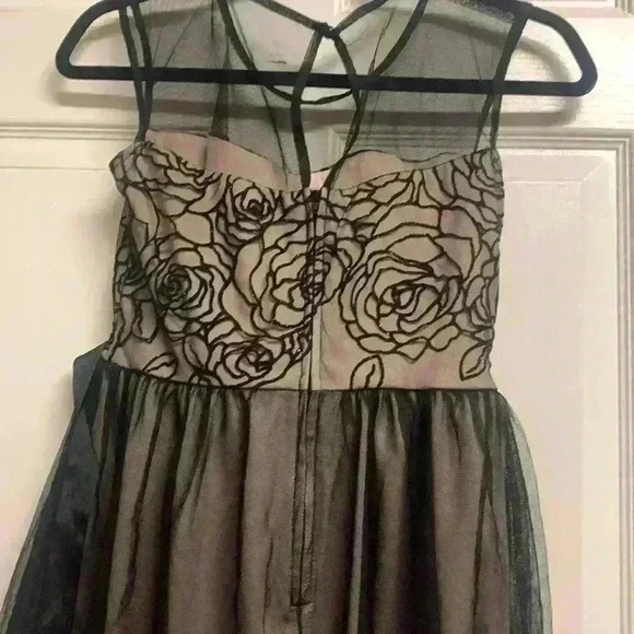 Dress - Picture 4 of 4